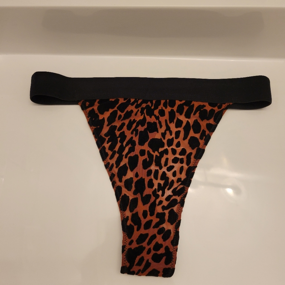 Kilo Brava Thongs Size M